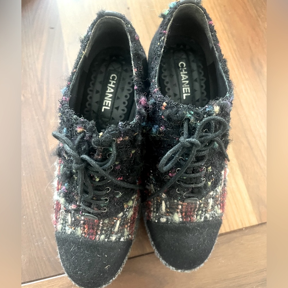 Chanel tweed platform pump